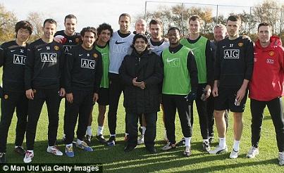 maradona-manutd-training-dailymail.jpg maradona-manutd-training-dailymail.jpg