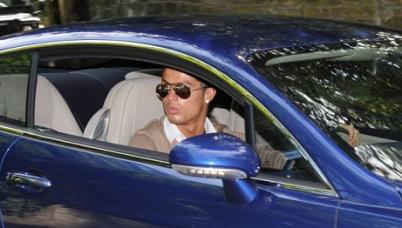 ronaldo-blue-bentley.jpg ronaldo-blue-bentley.jpg