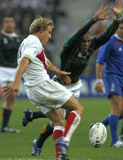 south-afr-bryan-habana-dives-to-block-jonny-wilkinson.jpg