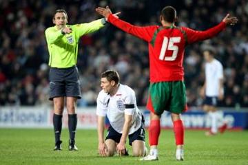 u21-eng-bg-dani-kiki-punished-by-ref-luc-wouters.jpg