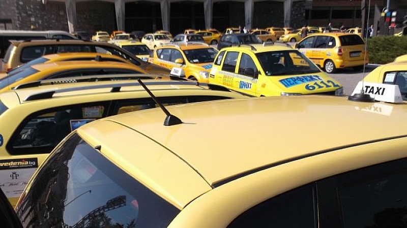 Таксиметрови шофьори ще протестират пред сградата на Столичната община заради