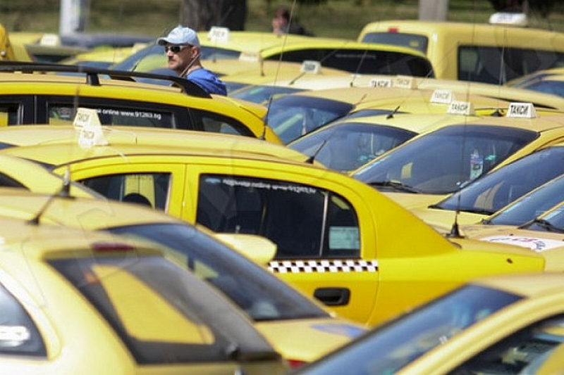 Таксиметрови фирми в Пловдив са укрили 5 млн лева данъци