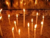 Катуница почита Ангел със запалени свещи