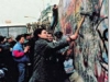 През ноември 1989  в  Берлин падна стената, в София - таванът