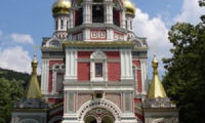 Богомолци скочиха срещу игумена на Руската църква