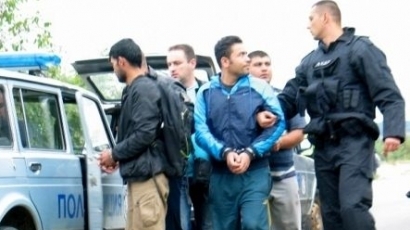 Двама в ареста за трафик на иракчани