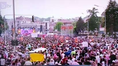 20 000 по улиците на Скопие, бой и бои
