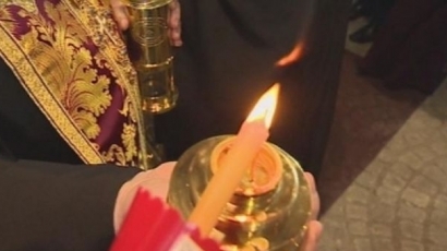 Благодатният огън от Йерусалим е в София