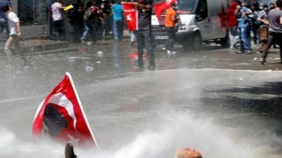 7 месеца затвор за турски полицай, убил протестиращ