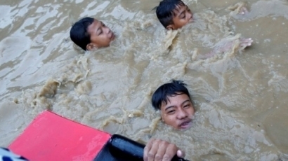 Воден ад помете Филипините, петима загинаха