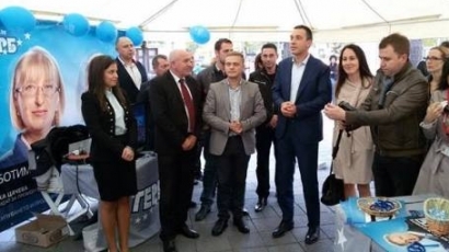 ГЕРБ-Бургас откри предизборната си шатра в центъра на града. Залагаме на позитивна кампания, обявиха от щаба