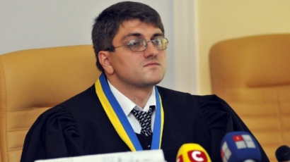 В Украйна  издирват съдията, пратил Тимошенко зад решетките