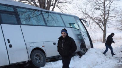 Автобусът край Шумен се обърнал заради несъобразена скорост