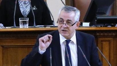 Емил Райнов: Само премиерът стои зад министър Москов