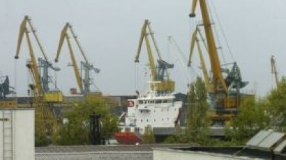Затвориха пристанище ”Варна” заради силен вятър