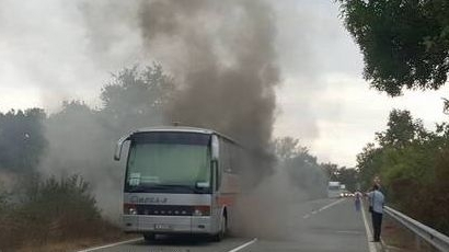 Автобус с немски туристи пламна край Бургас