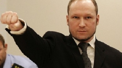 Убиецът на 77 души Брейвик съди Норвегия за нехуманност