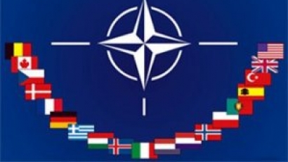 Плевнелиев и Цачева вдигнаха знамето за 11 г. в НАТО