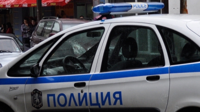 Издирват бивш полицай за обира във Враца