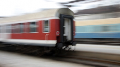 Два влака на косъм от удар край Бургас