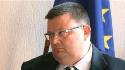 Сотир Цацаров: Не приемам идеята на Борисов за "здравословен арест"