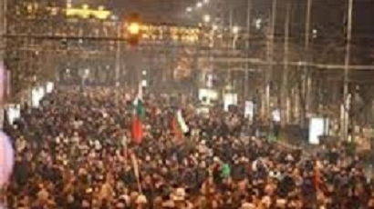 Хиляди протестираха в София срещу промените в Конституцията