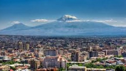 Освободени са двама заложници в Ереван, полицай е убит