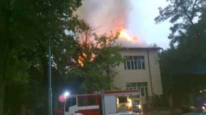Пламна покривът на помощно училище в Пловдив