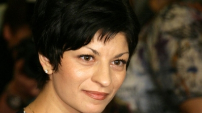 И Десислава Атанасова иска оставката на шефа на БНБ