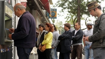 Гръцките банки отвориха; лимитът от 60 Е остава