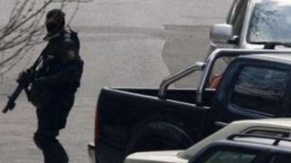 Дегизирани като полицаи обрали автомобила инкасо