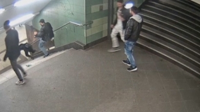 Пътник на автобус разпознал нападателя от метрото в Берлин