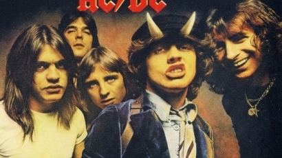 Барабанистът на  AC/DC  се размина със затвора