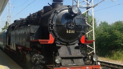 14-годишен изгоря заради опасно селфи върху локомотив
