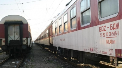 БДЖ спира 50 пътнически влакове