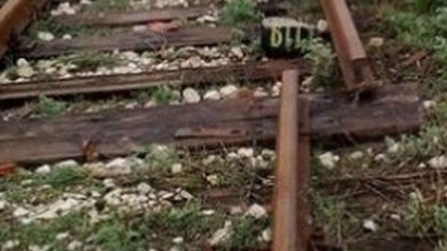 Влакът София-Бургас се заби в паднала скала на релсите