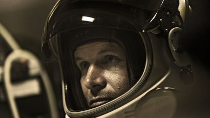 Феликс Баумгартнер скочи от ръба на космоса