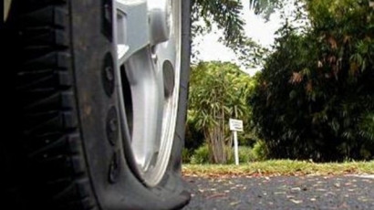 Нарязаха гумите на над 100 автомобила в Бургас