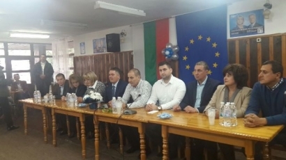 Цачева в Брацигово: Младите хора трябва да могат да се реализират успешно в България