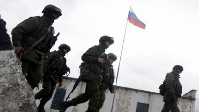 С калашници и маски екип на БНТ беше обискиран в Крим