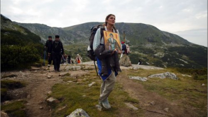 Свещеници водят поход през 3 планини до Рилския манастир