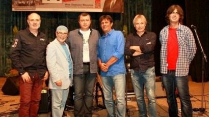 Инж. Емануил Манолов заби на една сцена с "Диана експрес" в Павликени