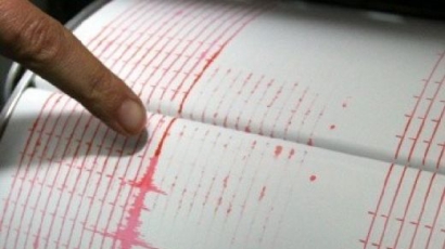 Земетресение с магнитуд 7,7 по Рихтер разтърси Аляска, опасност от цунами