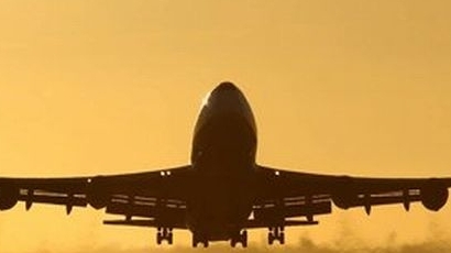 Кипърската полиция се готви да щурмува похитения самолет