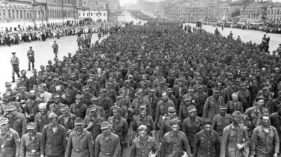Уникално! Пленени нацисти маршируват в Москва под звуците на „Большой валс“!