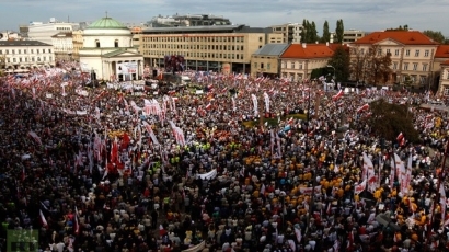 Хиляди на протест в Полша срещу правителството