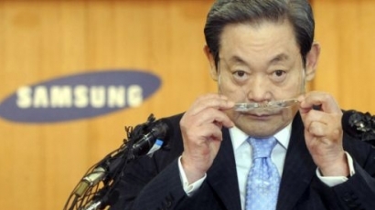 Секс скандалът с президента на Самсунг се разраства