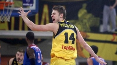 Втори българин в Барселона след Стоичков