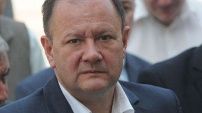 Миков изригна срещу Шулц: Не е честно да подкрепяте Борисов