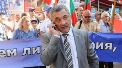 ”Протестна мрежа” настоява за оставката на Валери Симеонов
